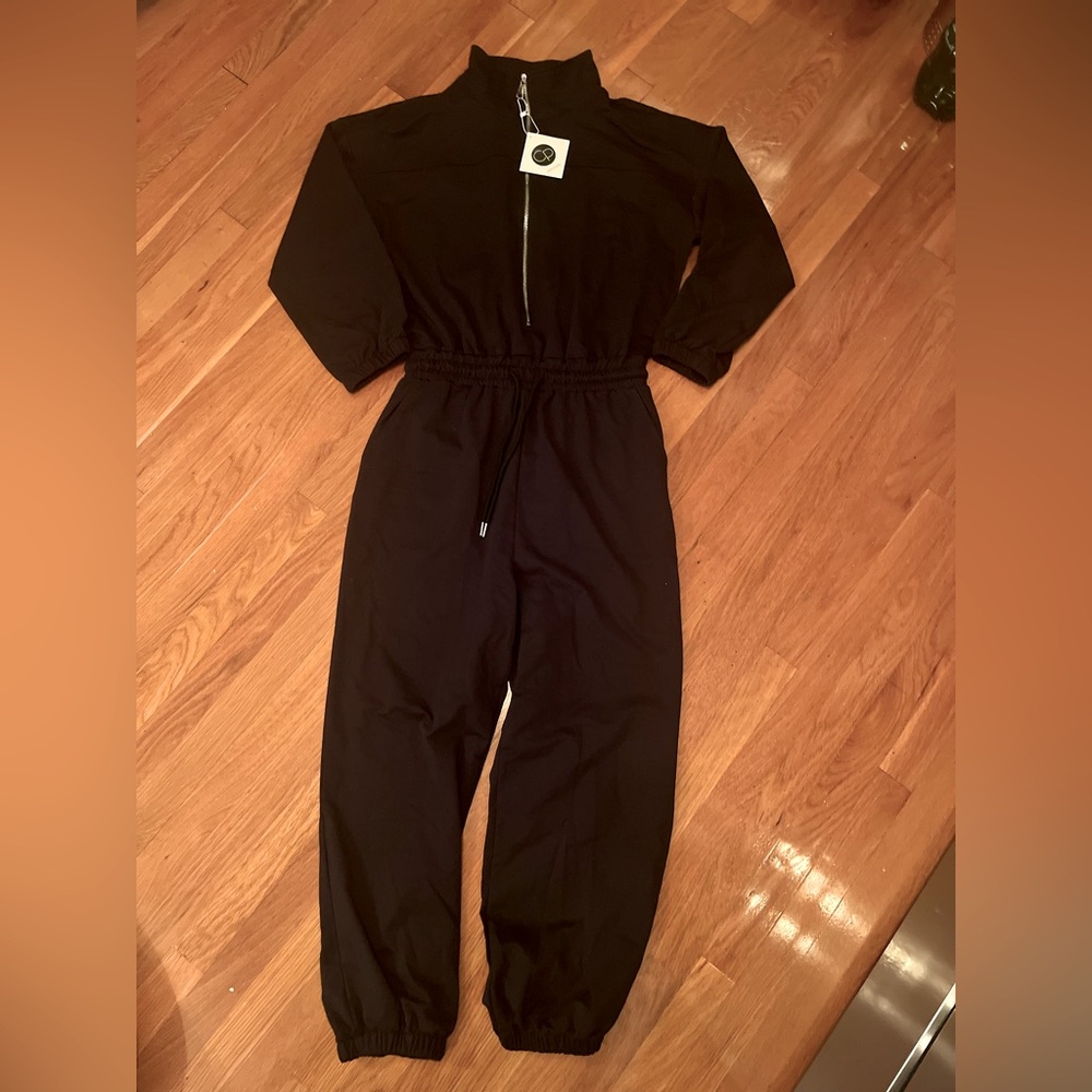 Women’s NWTs CP jumpsuit Medium
Black with pockets